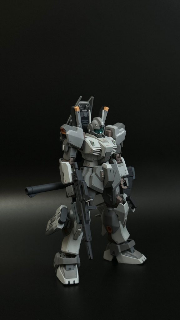 コンセプトは『ガンダムには乗りたくないとワガママを言うアムロにクアトロが用意したガンダムじゃないガンダム』です。