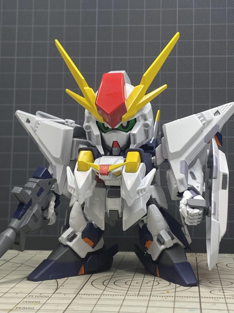 エアブラシまでは順調だったんだけど、部分塗装の筆塗りが下手すぎて一気にモチベが低下。バトオペコンもあったんで、暫し放置。