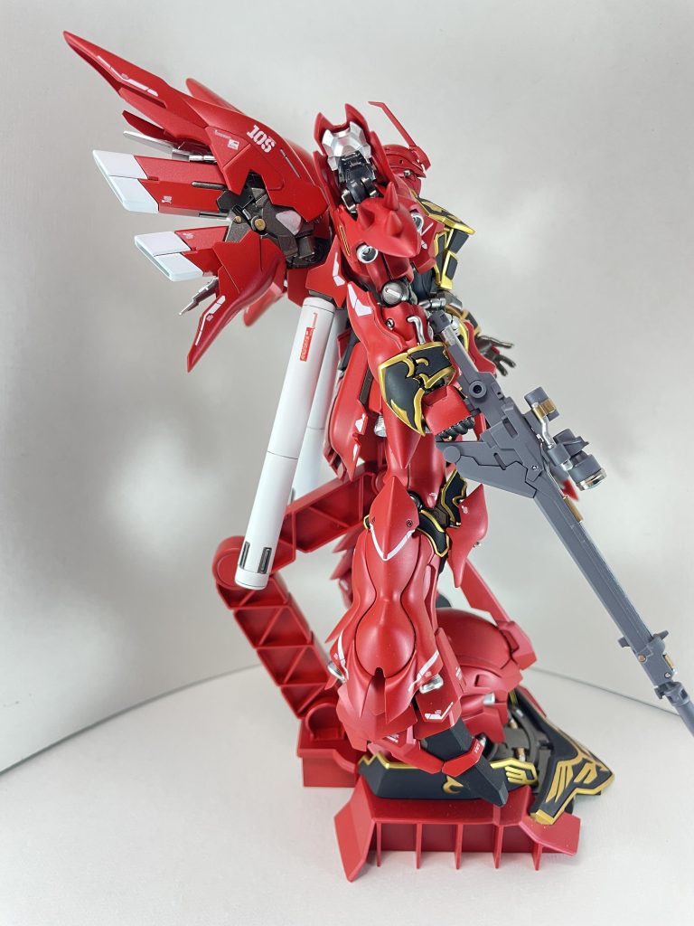 サイドロングライフルも部分塗装でパイプっぽいところにはシルバーをパイプカバー的なところをカッパーにしましたセンサーはメタルパーツ+VCドームサイズが微妙に合わないため本来のセンサー部をパテで埋めてくっつけやすくしてます