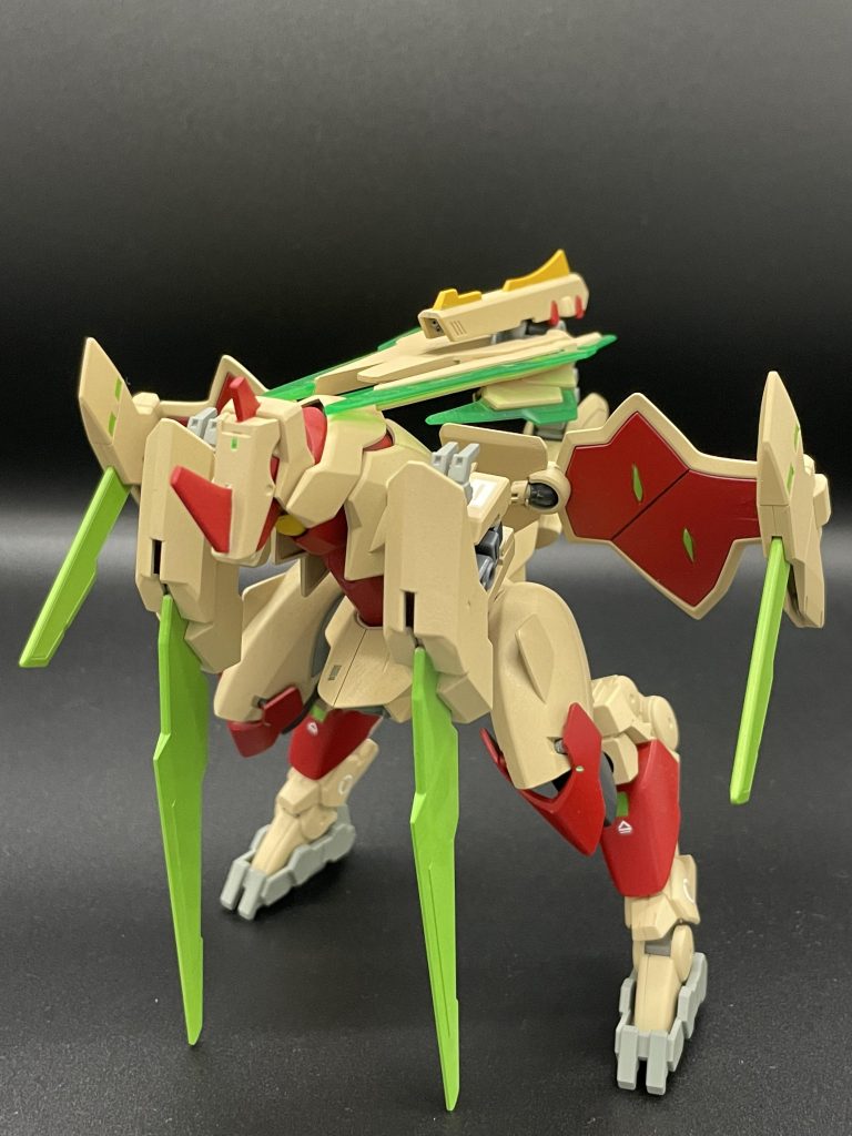 尻尾のリニアガン砲撃体勢。