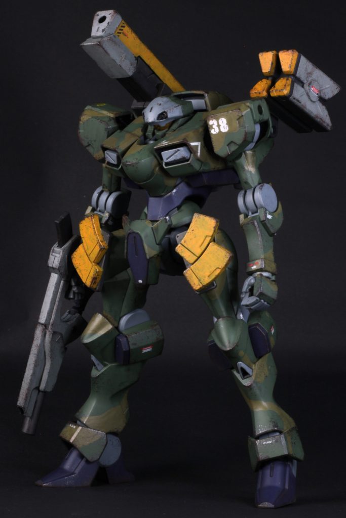 渋いミリタリー風味だけど、オシャレにも気を遣うファッション…みたいなイメージ。明るい色を足しました。