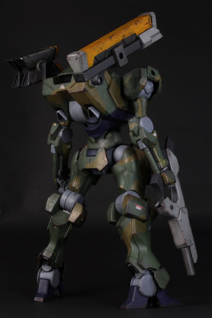 黄色はMrカラーの黄褐色ライトグレーは調色で作った暖色寄りのライトグレー(最近ハマってる、特性どんぶりグレー)迷彩はタミヤ水性のカーキこれらを筆で塗装し、デカールを貼った後、ガイアのEXフラットクリアでコートエナメルでウォッシングとチッピング(ガンメタルとハルレッド)で完成