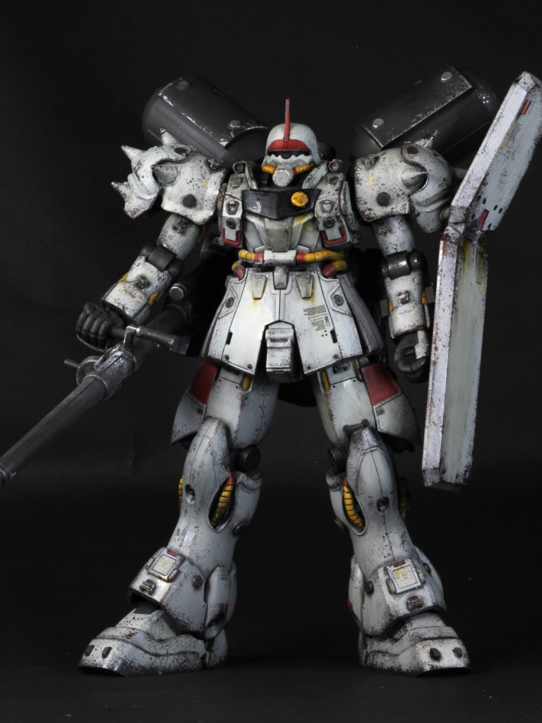 製作コンセプトは「情報過多」「ディテールモリモリ」今まではシンプルに、余白を大切に、盛りすぎないようにしてきましたが、一度その逆をやってみたかった。まぁ、結局盛り森足りない感じになりました。プラ板とMSG,タミヤ戦艦のパーツを駆使ディテールアップついでに肩幅を延長してますリベット穴もあけたよ