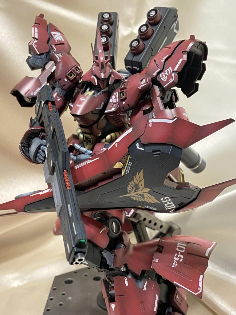 制作途中、逆襲のシャアを見返したんですが思っていたよりピンクと赤の色分けがしっかりしていてびっくりしました。