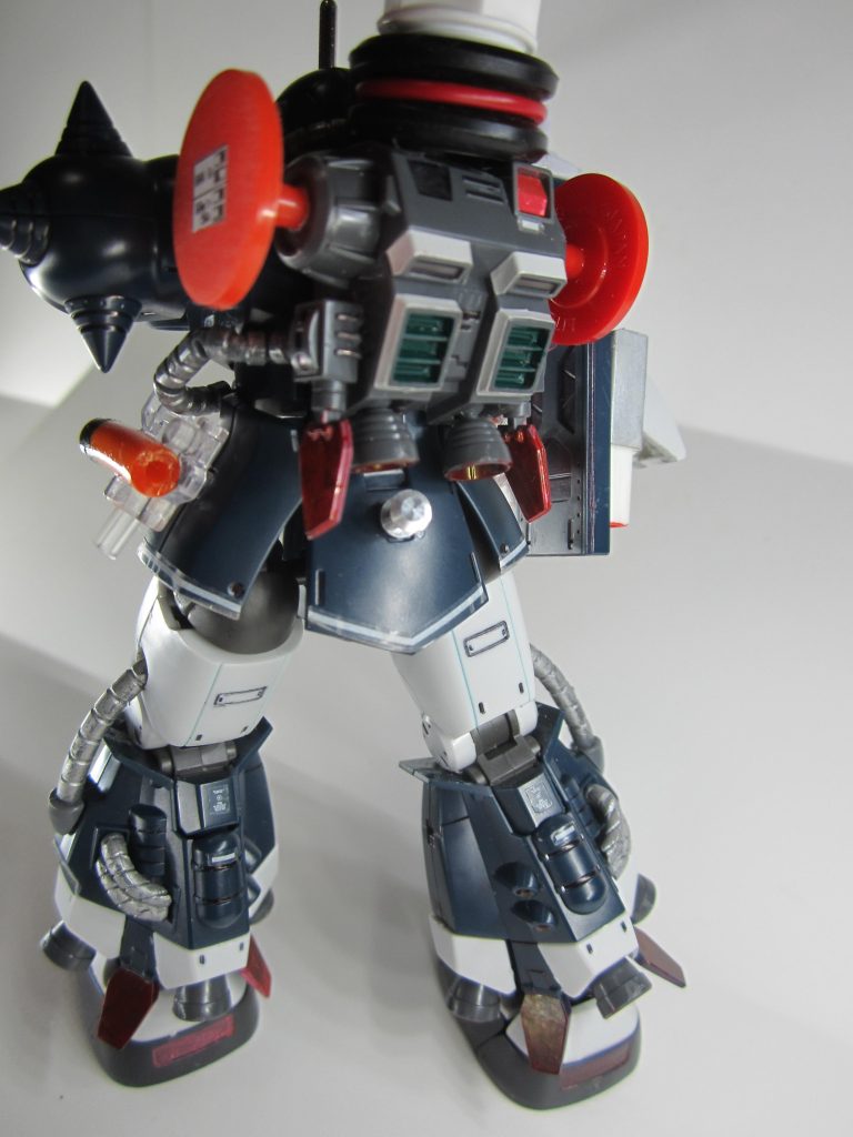 ランドセル部に、電子戦用のアンテナを追加しました。