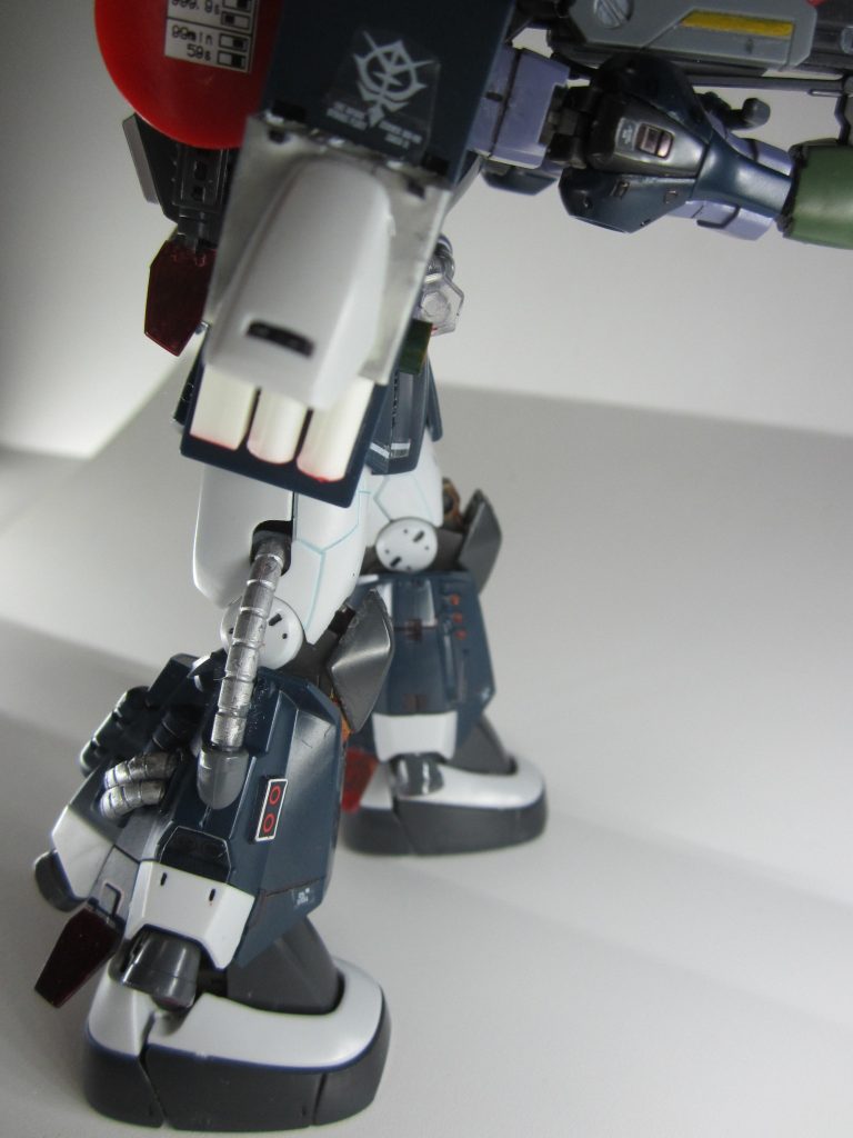 シールド部に3連砲装着。