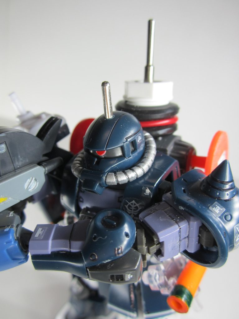 Head部にアンテナの装着。