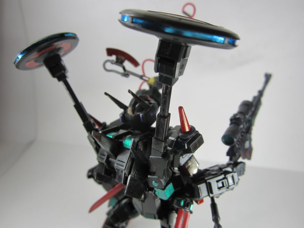 電子戦用アンテナの塗装状態。