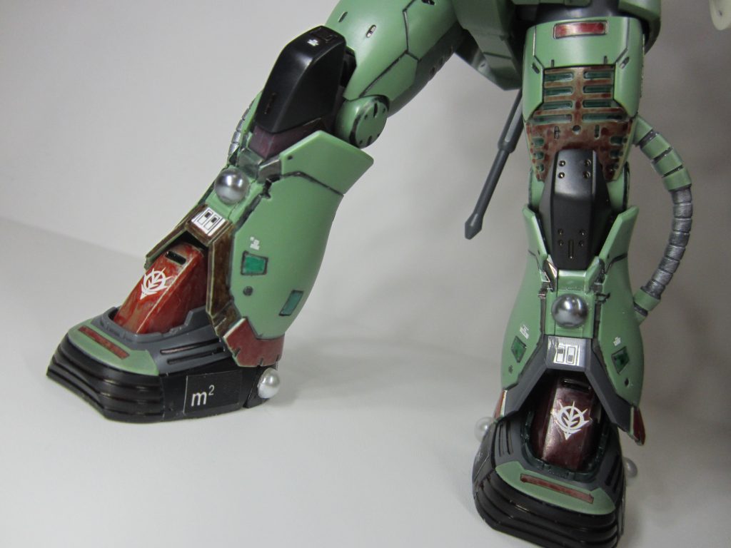 LEGS部の塗装・シール等の状態。