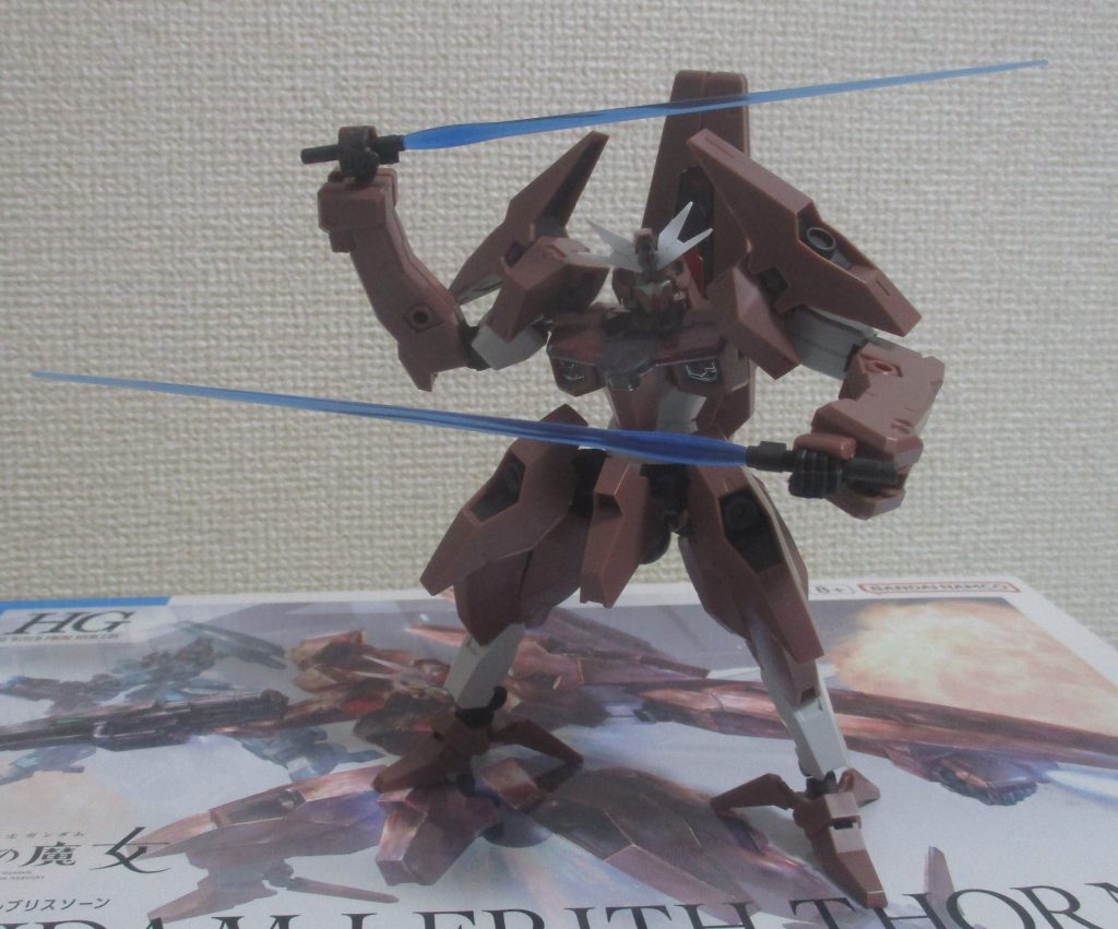 やっぱり「進めば2つ」なビームサーベル二刀流を披露!!