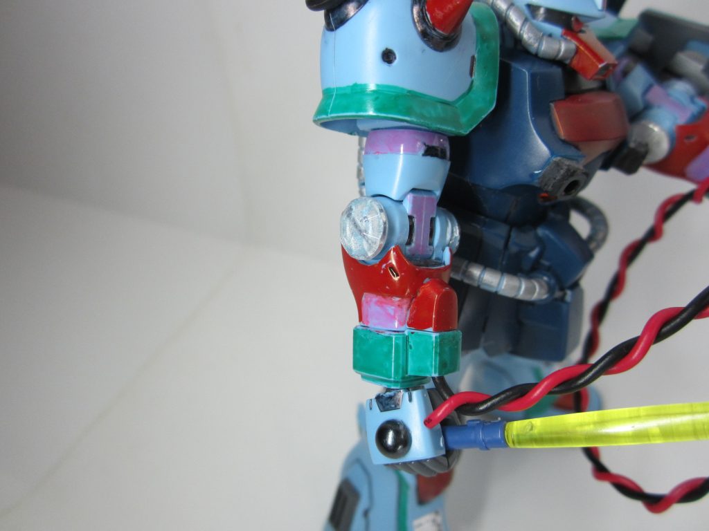 RIGHT ARMの塗装・変更状態。