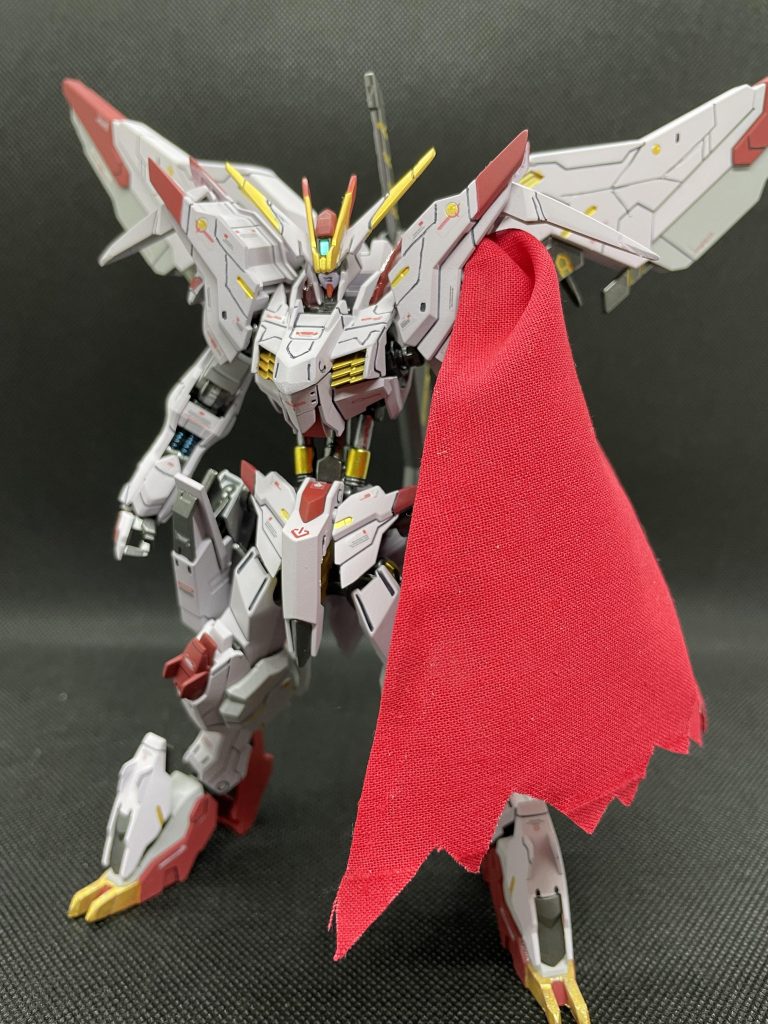 マルコシアスのスタイル改修と特徴的である赤マントを装着してますマント内には針金を通してあるので、ある程度の動きはつけられます