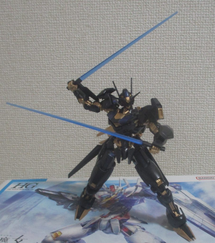 「進めば2つ」なビームサーベル二刀流!!