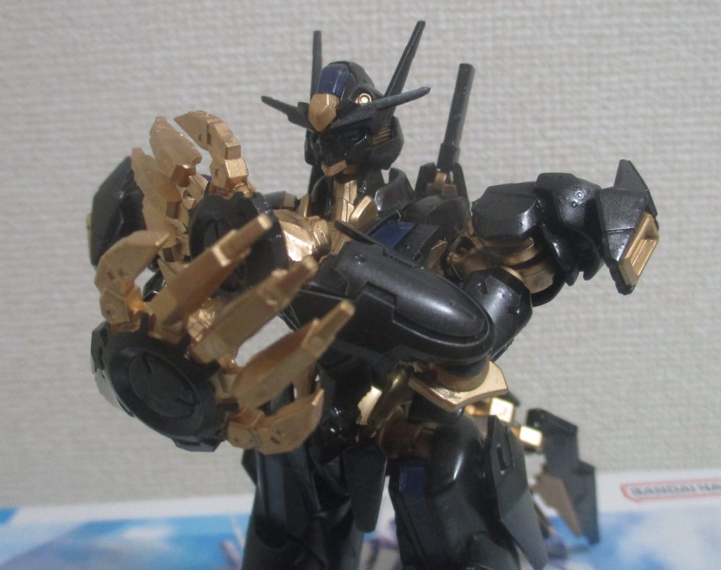 スレッタ「ワ〇〇ダ・フォーエバー!!」腕組むポーズ、以外とやりずらいですね・・・wなお、目のみ無塗装で、本来の緑色です。