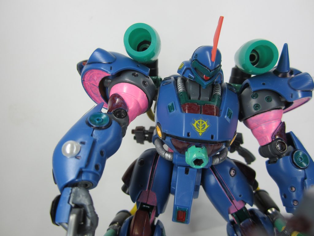 ランドセル部に、大型ビーム砲塔を、BODY部に、中型ビーム砲塔を装備しました。