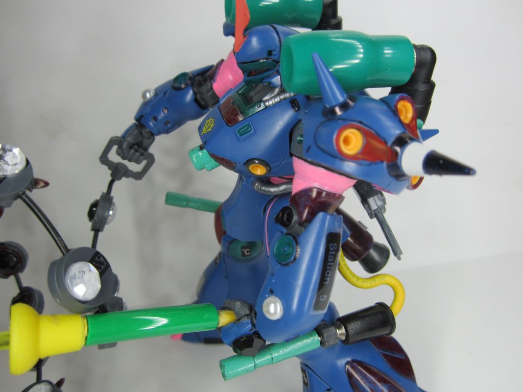 LEFT ARMの塗装・改造状態。