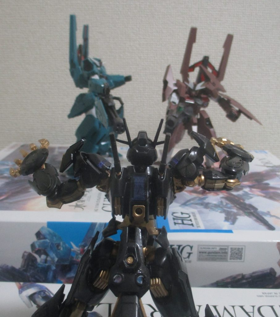 「エアリアル・マーキュリーパンサー」と対峙するウル&ソーン。ノレア「・・・黒いエアリアル?腕脚にも爪状の武器が追加されてる・・・」ソフィ「へぇー、なんか黒豹みたい。まぁ、どんな姿でも私達には勝てないけどね!」