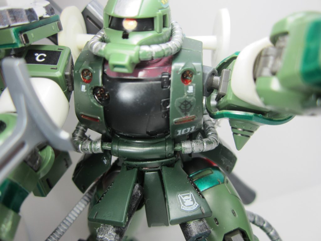 胸部にバルカン砲塔を追加しました。