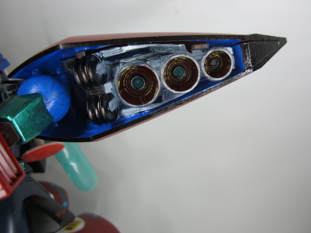 ウィングバインダー内の円盤形宇宙機雷の様子。