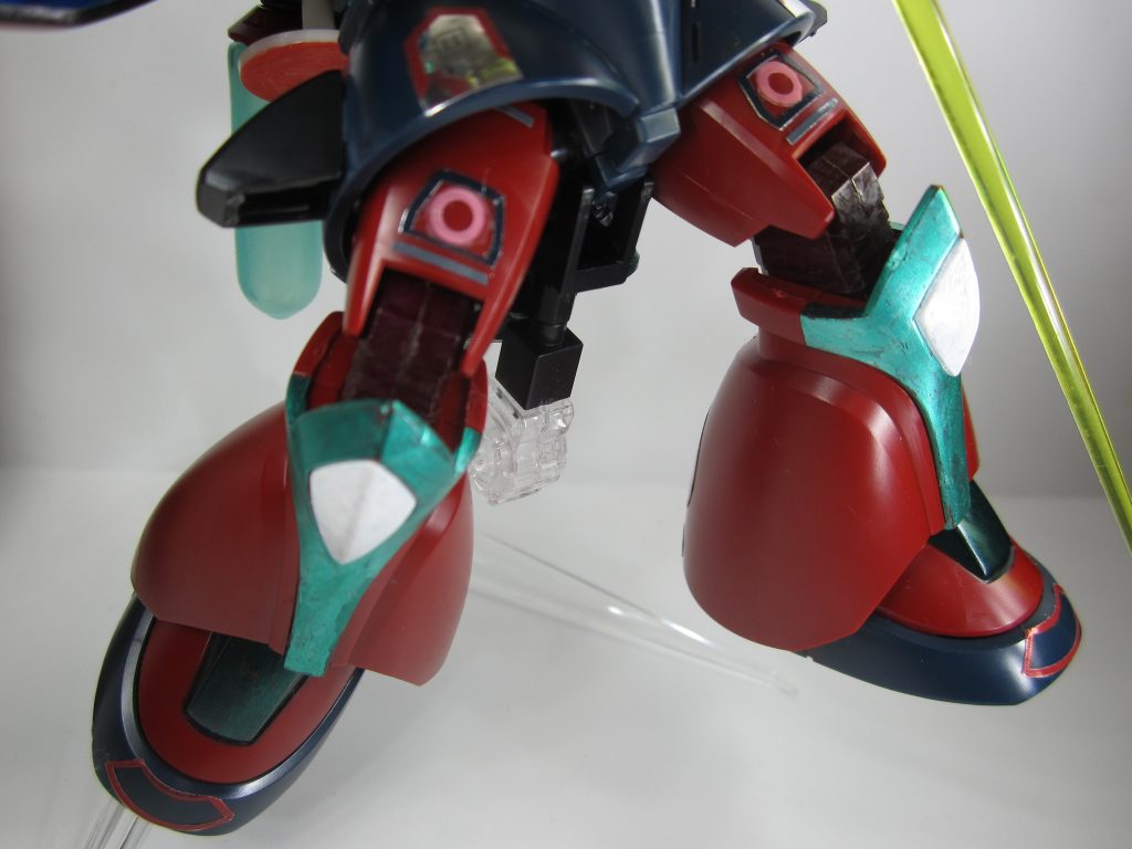 サイドスカート部に、追加したスラスターの様子。