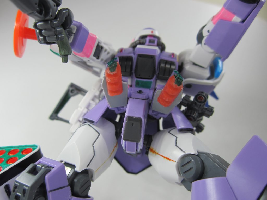 前部スカート部に、小型ビーム砲塔の追加。