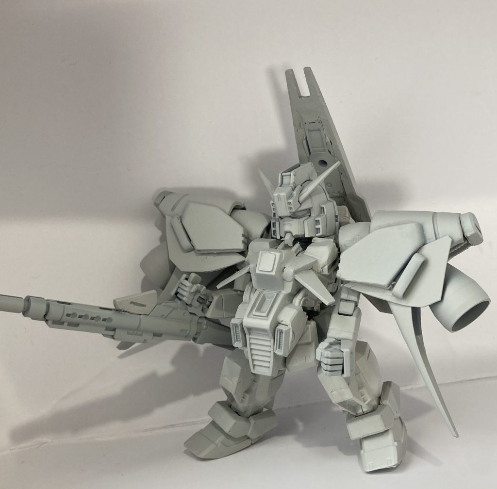 サーフェイサーを吹いたところ。