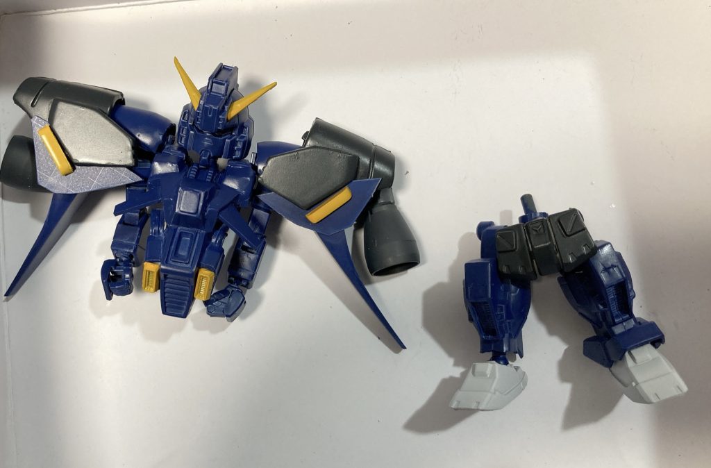 塗装してみたところ。当初ティターンズブルー2を本体色に使用してたのですが、設定画に比べて青すぎました。