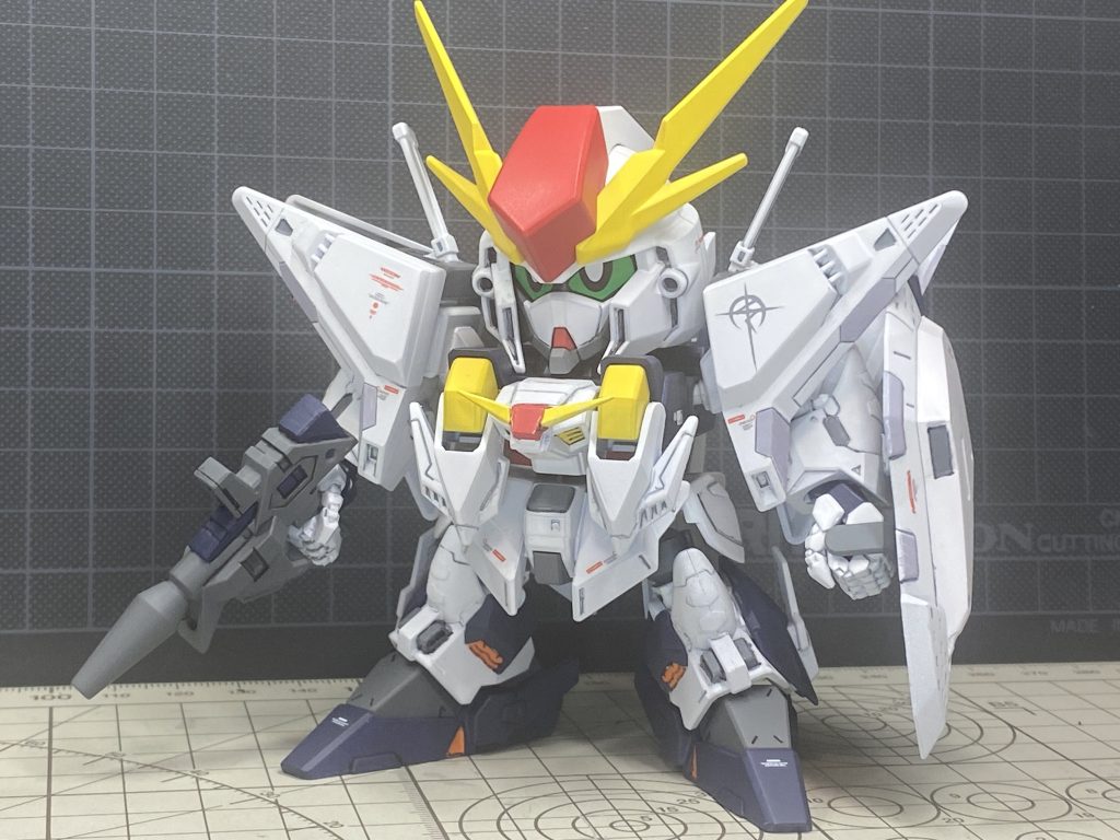 プロポーションは足の付け根にロールを追加して少し延長。腰と胴体の付け根で3ミリ延長。