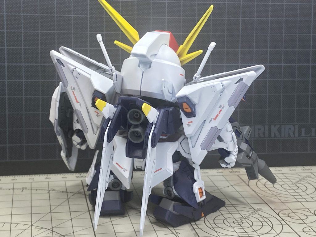 背面はこんな感じ。デカールはガンダムデカール、閃光のハサウェイ汎用を使用。