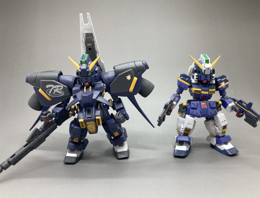 ヘイズル1号機と比べて。本体の作りは共通ですが、イカロスユニットは横幅があります。