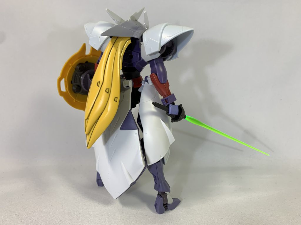 背面。髪はノーベルガンダムのを使用しました。ボールジョイントで取り付けてあるので、首の可動の邪魔にはなりません。