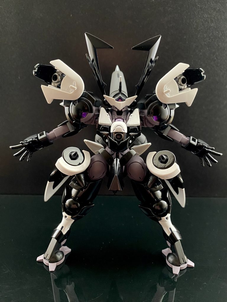 トライパニッシャー　この機体の隠し超必殺技(笑)。両肩のビームに加え、胸部装甲内のビーム砲、この三門の砲口から放たれたビームは、機体前面に巨大な火球状のビームを形成、それを相手に放つ。…もはやギャグである。当然、決闘時に使っていいような威力ではない。