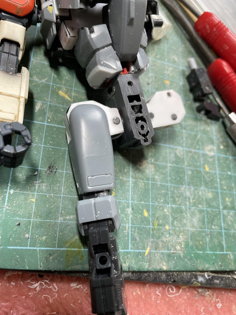 股関節は某雑誌の作例があまりにカッコよかったので、ソレっぽく自作です