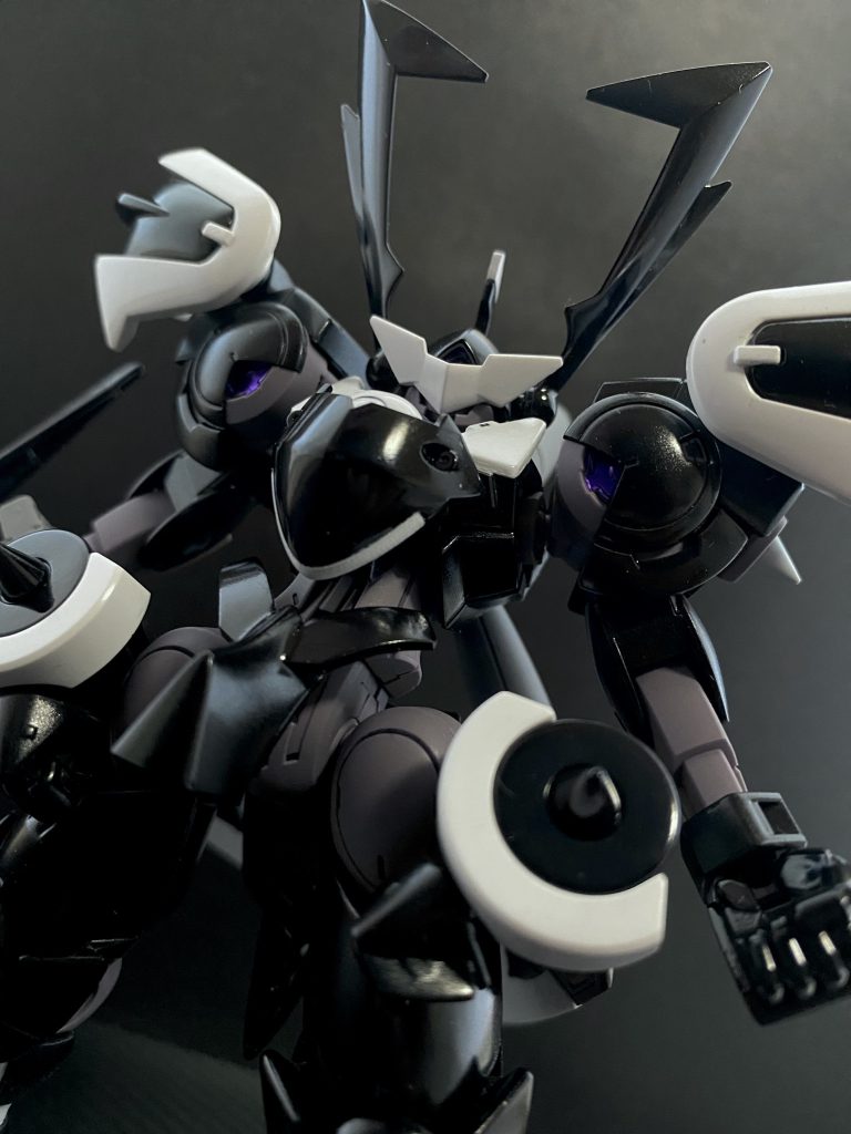 　後日、決闘に負けた彼、いや、彼ら(三人の友人らも、巻き添えになっている)は、株式会社ガンダムの新入社員として、チュチュ先輩の指導のもと、(雑用という)業務に勤しんでいる。グラハムにいたっては、エアリアルを間近で見れる為、まんざらでもないようだ。　彼らは、グラスレー寮の生徒だが、シャディクらのグループとは一切、関係ないことを明記しておく。