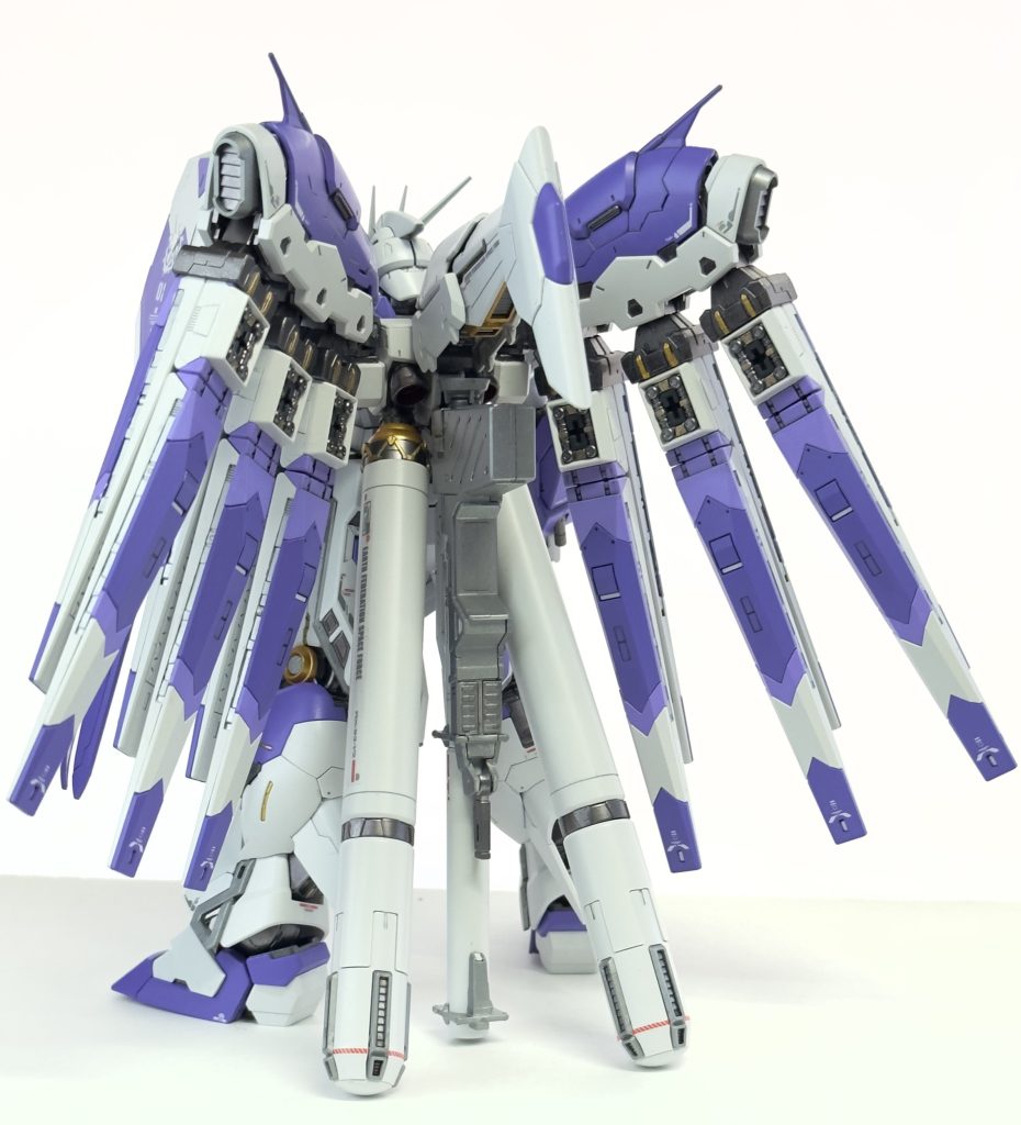 背面のバランスの取れたゴチャゴチャ感はちょっと興奮を隠せません…。