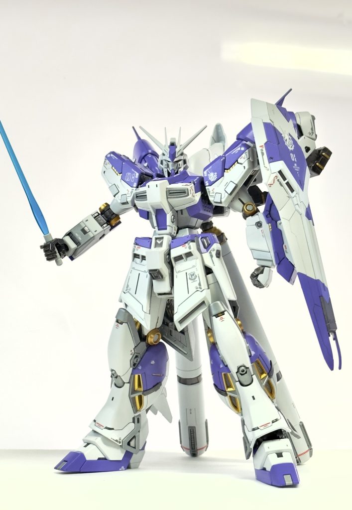 ご覧頂きありがとうございました。やっと手に入った念願のキットだったので、個人的にはΞガンダム以来の全塗装を施しました。まぁフレーム全塗装の必要に関しては途中から疑問になりましたが…,そして今回もフレームにメタリック塗装を施してるので、それを活かす為に全体に半光沢クリアーをしたのですが、いい具合に光沢を持ちつつ落ち着いた質感になってくれたので、今後はメタリック塗装をした際は半光沢にしようかと思いました。