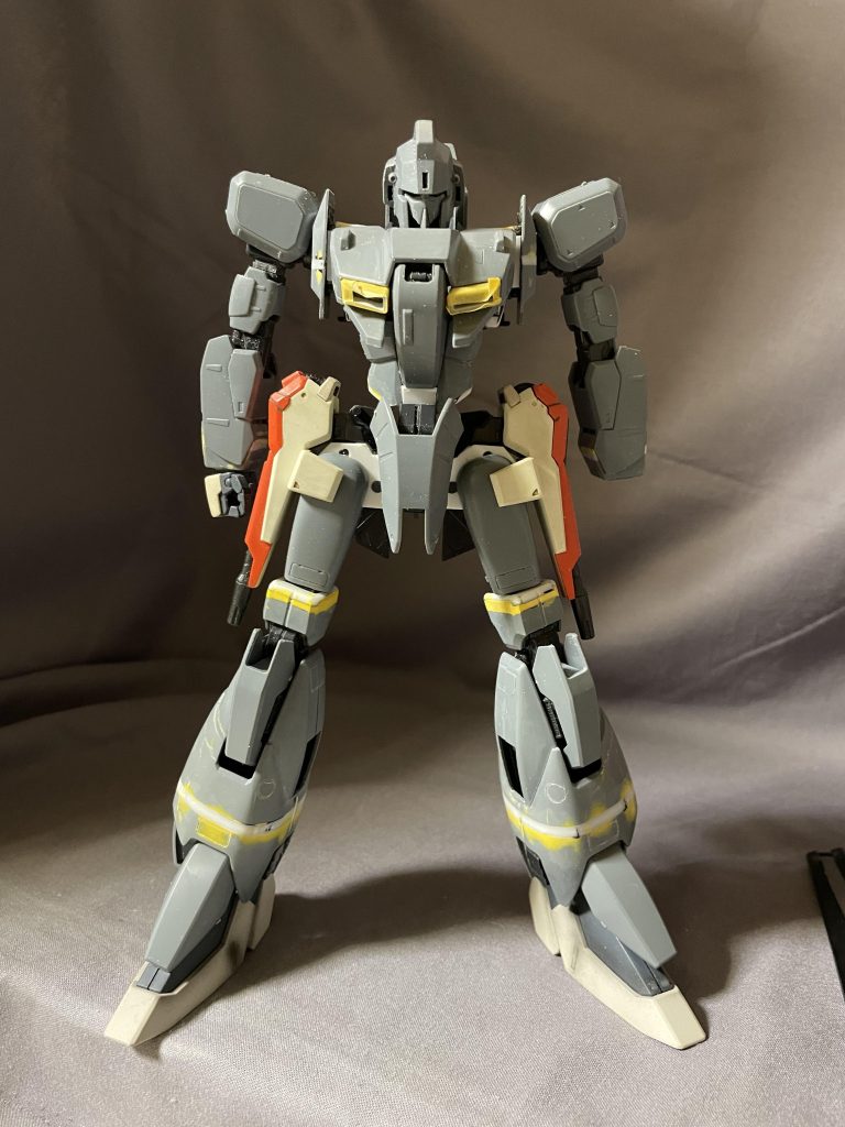 腕は上腕で2mm、手首付近で2mm胴 腹のあたりで3mm足 太ももで2mm、膝下で2mm伸ばしてます。νガンダムまではいきませんが、20m超級のまぁまぁのサイズになってしまいました(笑)