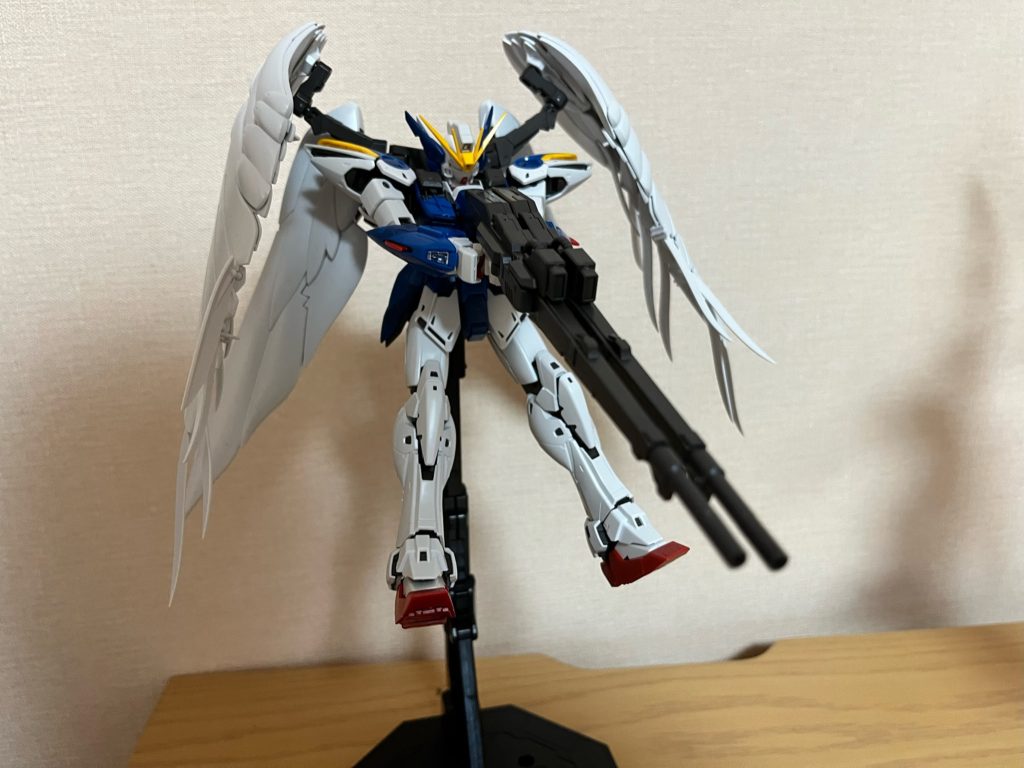 羽の角度など色々知人からアドバイスをもらいながらポージングつけました。