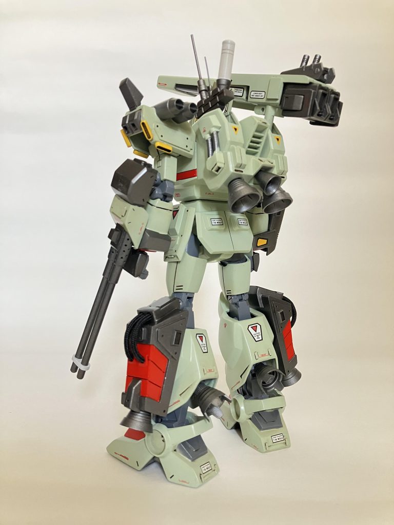 後ろも後ろで情報量多いですね〜