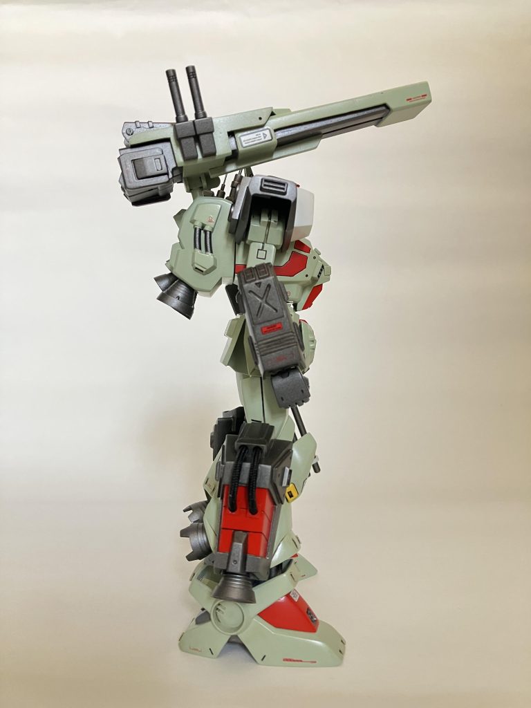 肩との干渉を解消するためバックパックは4ミリ後退しました