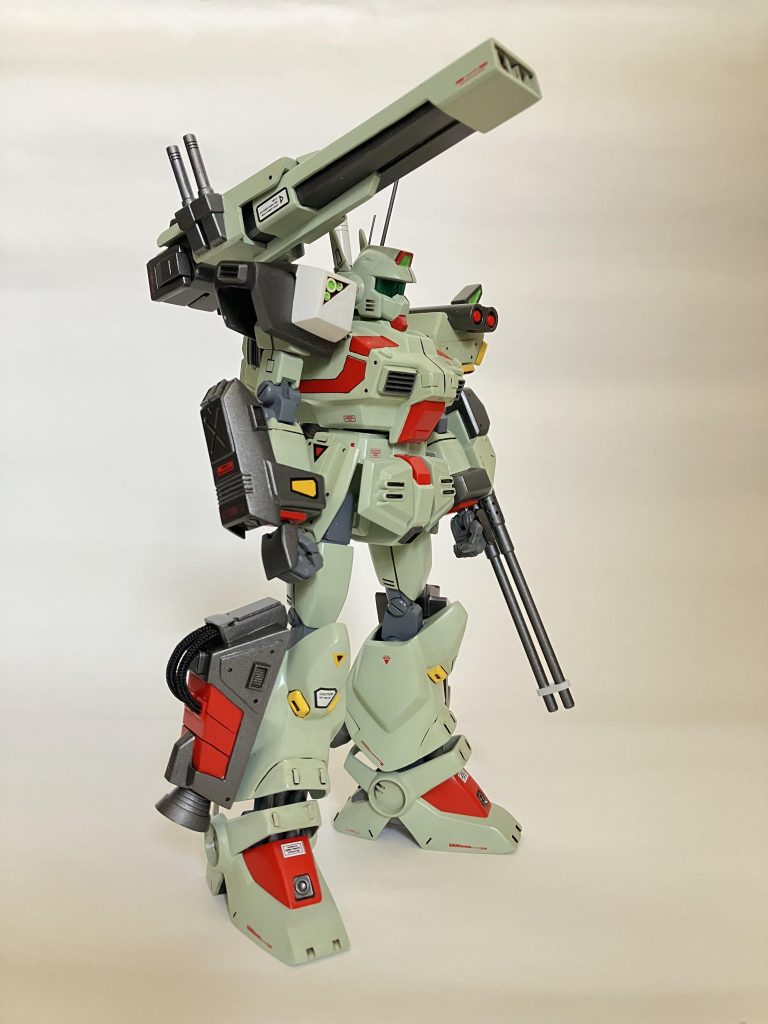 右腕のガンユニット 2連装グレネードランチャーはキットのをベースに