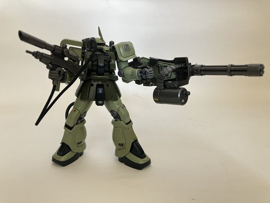 ザクにガトリング砲を持たせるのも似合いますね〜