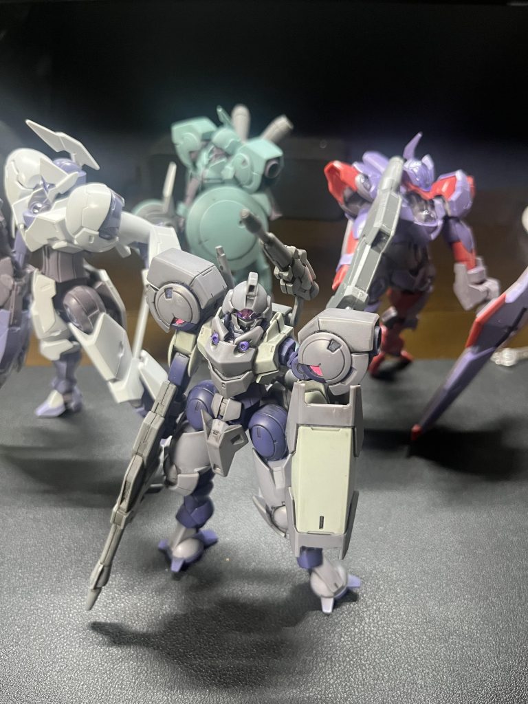 実はグラスレー社のモビルスーツは作成4体目なんです。全部、素組なんでちゃんとしたら、アップしたいと思います。