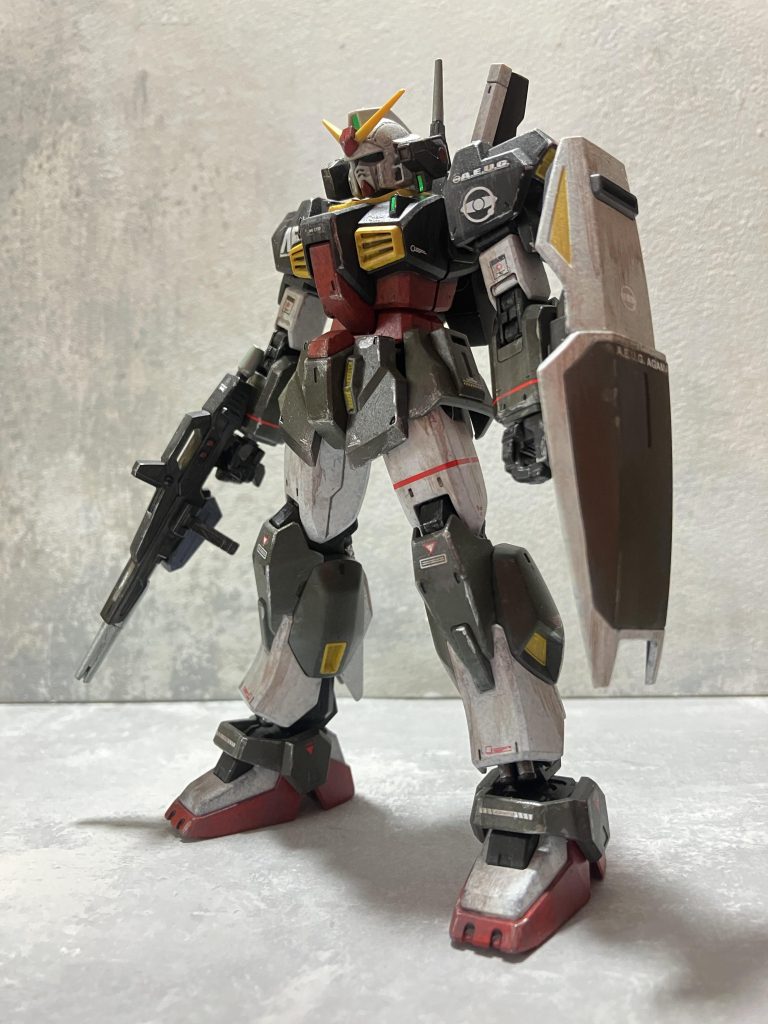 ガンダムベース限定のマークIIを組んだのですが色味が個人的にしっくり来なかったので熟考のすえ、RX-78リアルタイプカラーにしてみましたもとがガンダムまたティターズカラーは黒ぽいので思ったより、ハマったのでは?と思ってます