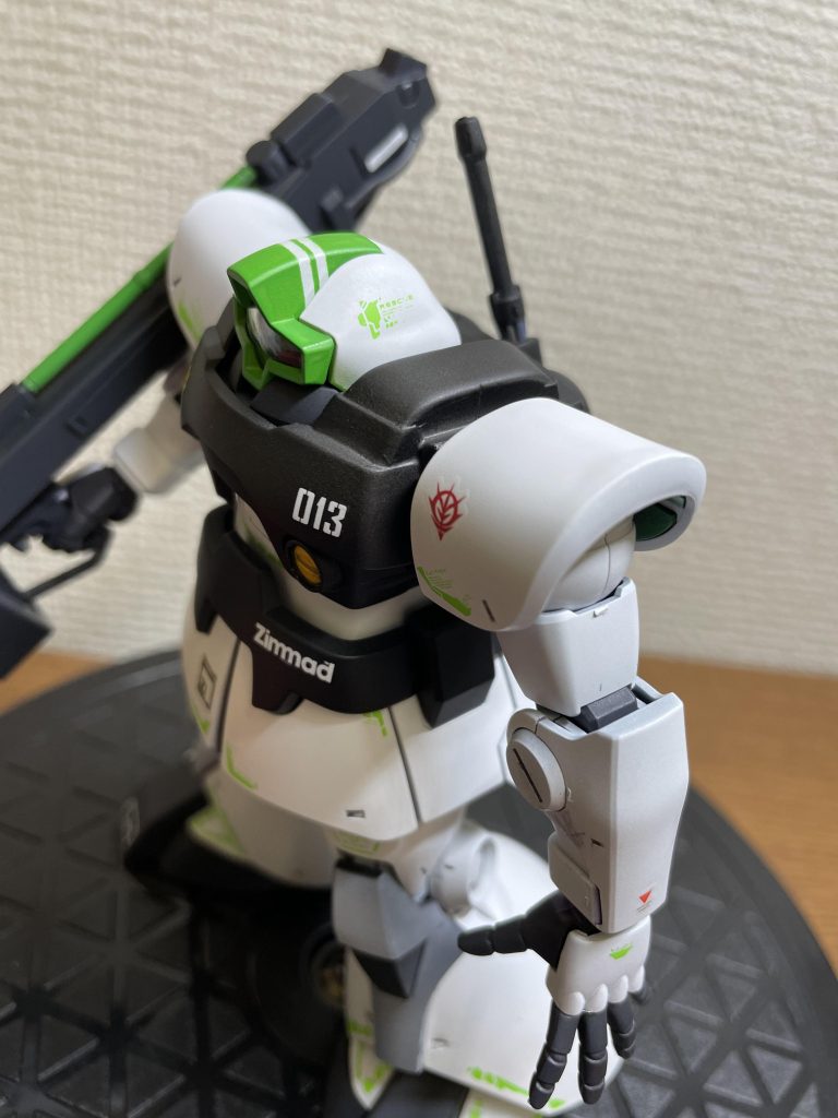 マスキングテープで、ライン入れたり…