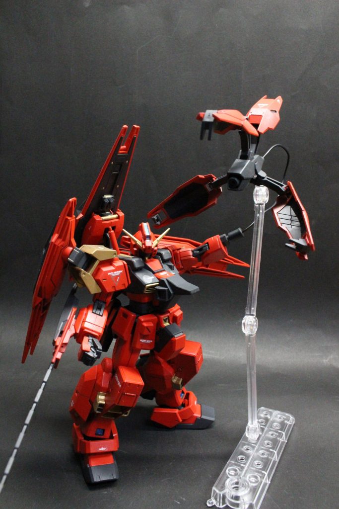 左腕には、ミカエリスのものを使用。こういう片腕だけ五本指のマニュピレーターじゃないの大好き。