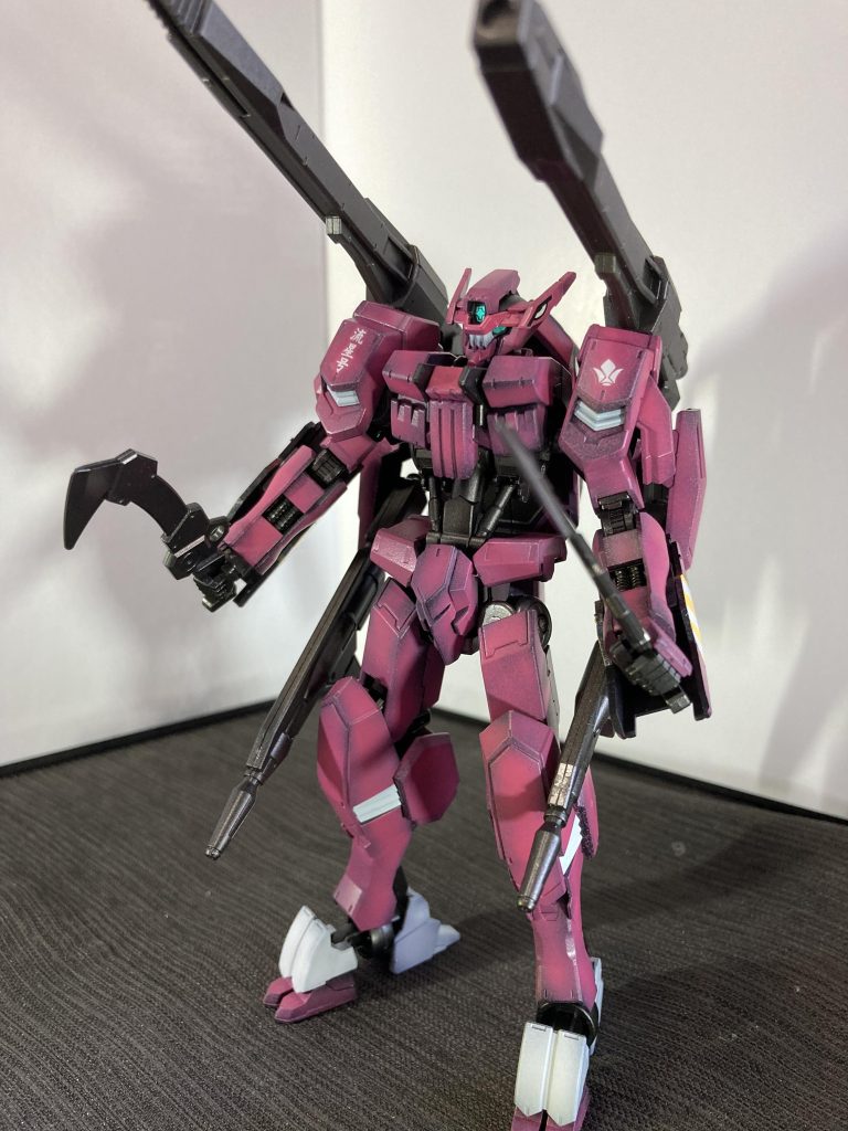 黄色パーツはすべて白に変えて、足首の塗り分けを変更。上腕、太もも、胸部の白パーツもピンクで塗ってます。