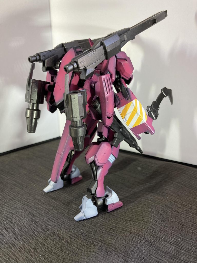 腕に警戒識別マークｗ要するにヤクトミラージュを参考に塗り分けを少し弄りました。緑かオレンジに塗る誘惑と戦うのが一番大変でしたがｗ