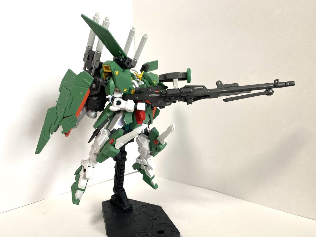 GNビームスマートガン偏向射撃を可能とする兵装だが、その機能故に大型長銃身化してしまい扱いが難しい