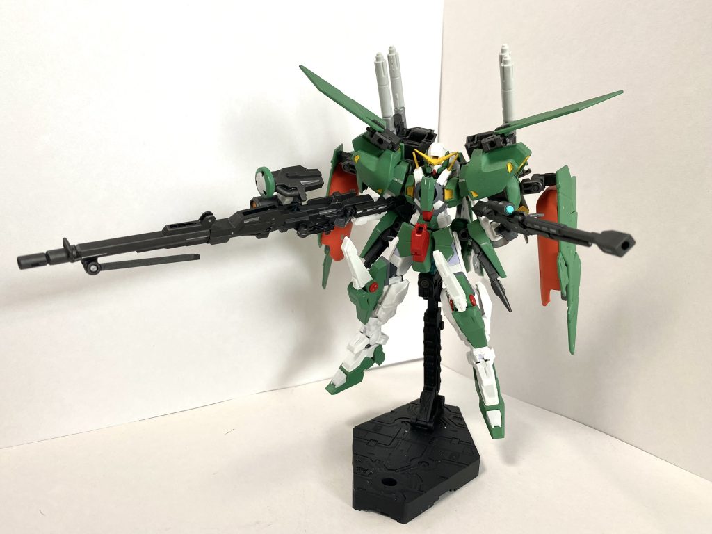 GNスナイパーライフルは予備兵装としてバックパックに懸架